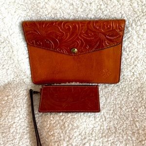 Patricia Nash Midi envelope clutch with matching Almeria wristlet